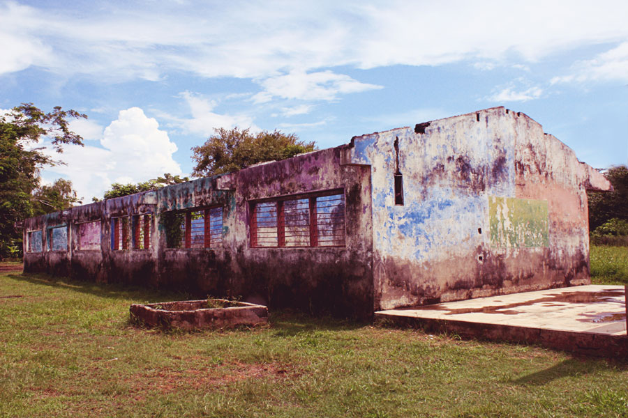 escuela-ruinas-caucasia flat