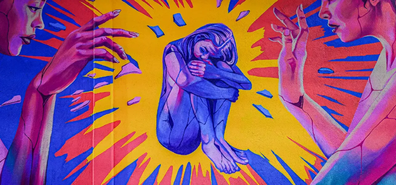 Fragmentos que florecen: el mural de Nats Garu en la cárcel La Modelo